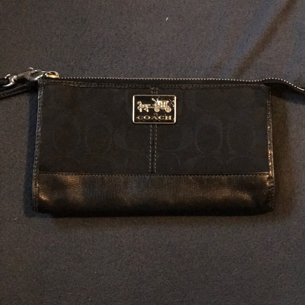 🌼Coach wristlet wallet 🌼